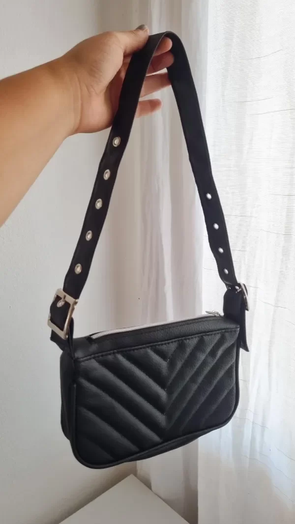 Producto - Carterita negra con correa regulable