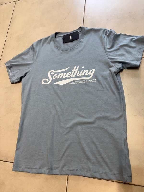 Producto - Remera Something