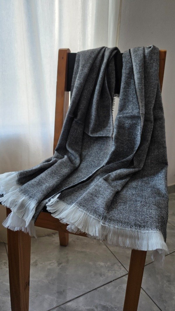 Producto - Ruana Negra Jaspeada