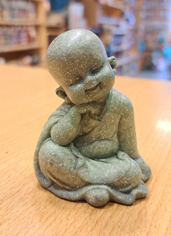 Producto - Monje Mini Piedra Arenisca Pensador 7 cm