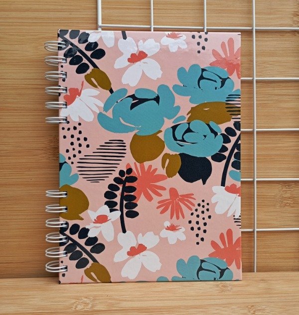Producto - Cuaderno rayado A5 con calendario Flores y hojas