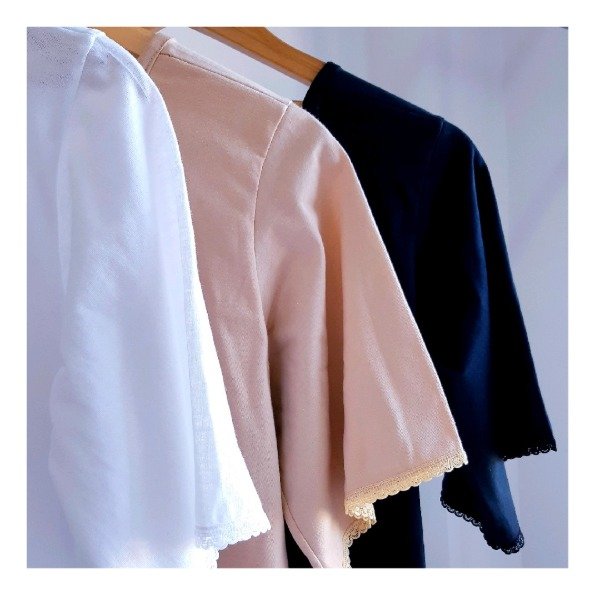 Producto - REMERA CON PUNTILLA EN LA MANGA Y ESPALDA ABIERTA