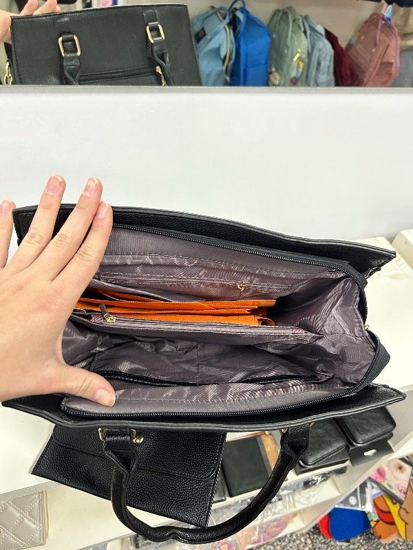 Producto - Cartera mediana con varios bolsillos forrada - 1