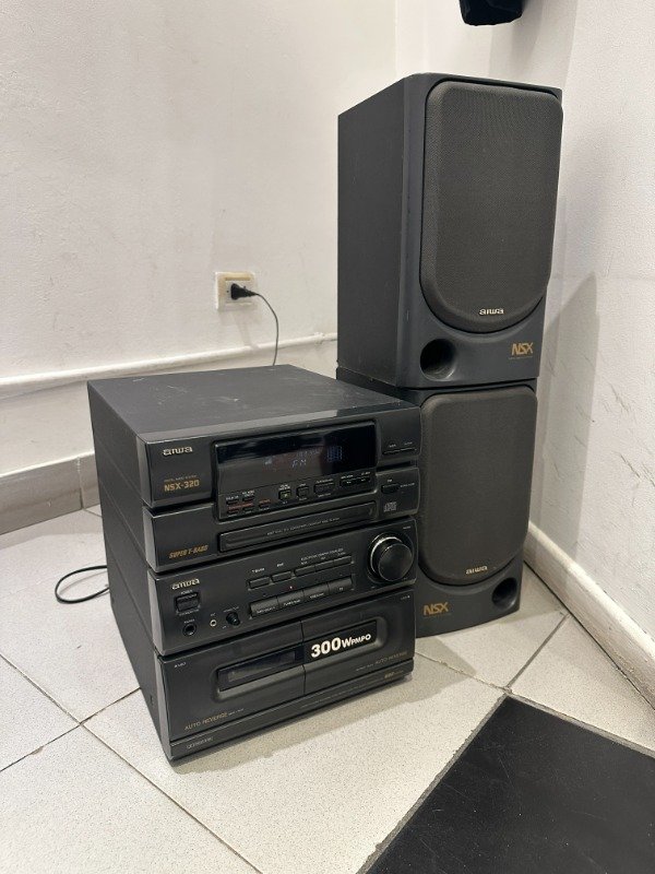 Producto - MINICOMPONENTE AIWA 300W SOLO RADIO #12140