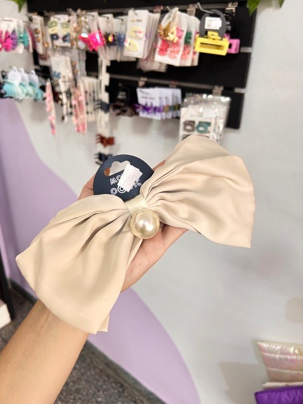 Producto - Moño con perla beige