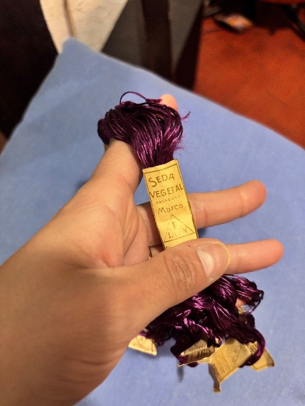 Producto - Hilo de seda vegetal violeta (por unidad )