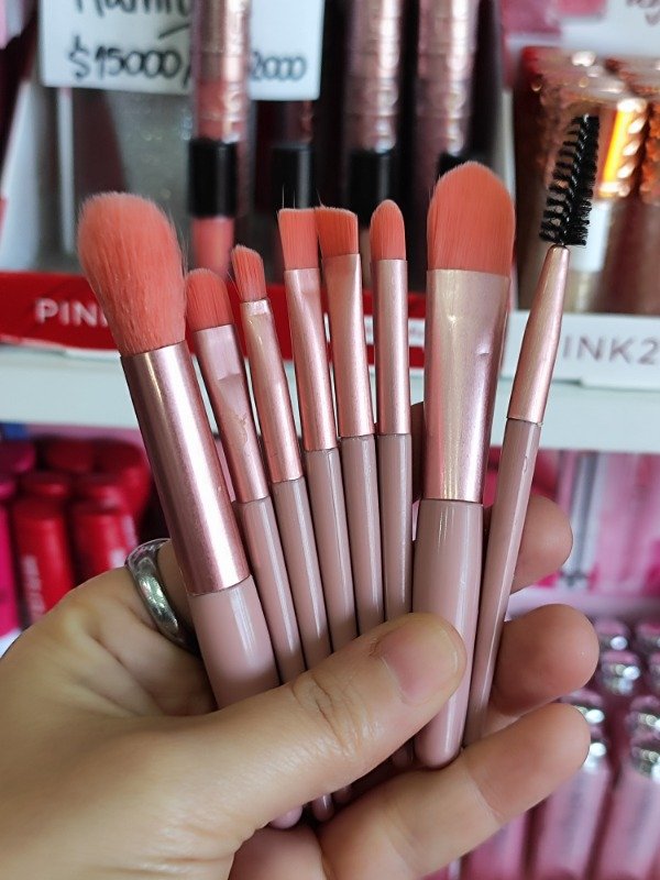 Producto - Brochas x 8 mango corto