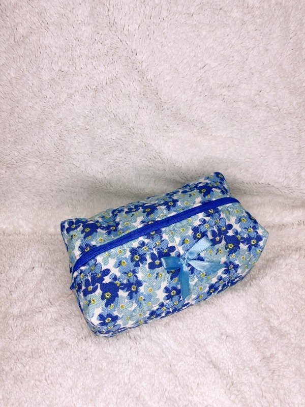 Producto - Cartuchera floreada azul