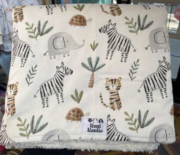 Producto - Manta estampada doble con corderito cebra