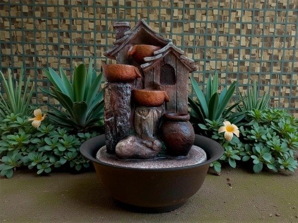 Producto - Fuente de agua casa vasija con led 27 cm