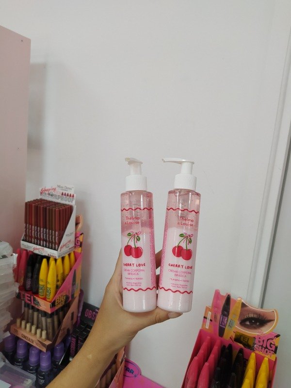 Producto - Crema corporal bifásica Cherry humecta e hidrata