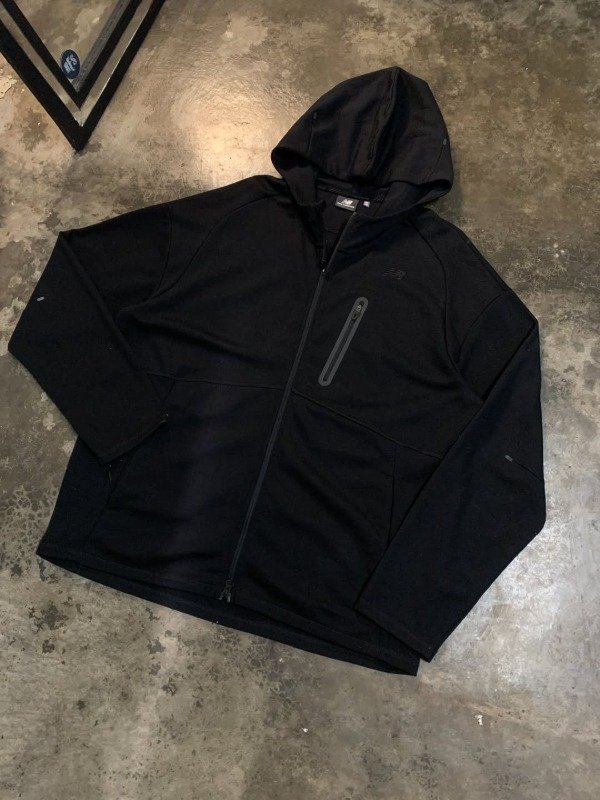 Producto - NB Tech Black (4XL)