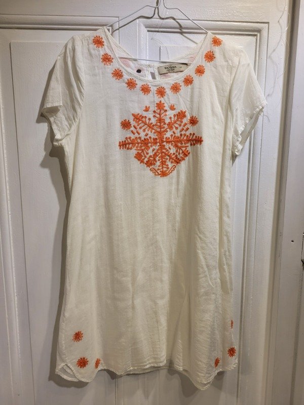 Producto - Vestido WANAMA crudo con bordados naranjas Talle M - PRECIO: 80X
