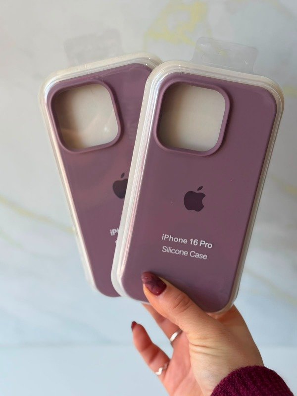 Producto - Silicone case IPhone 16 pro black currant