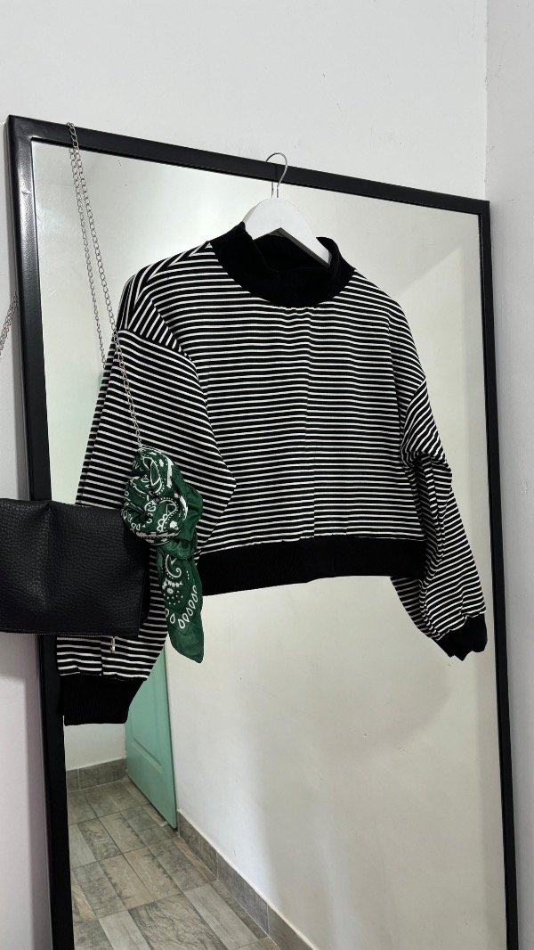 Producto - Buzo crop líneas