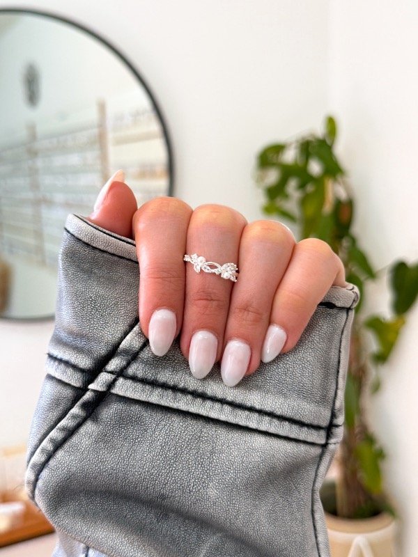 Producto - Anillo acero blanco hojitas cúbics