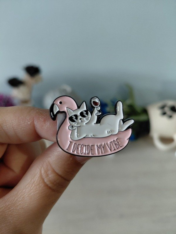 Producto - Pin metalizado - I decide my vibe #1579