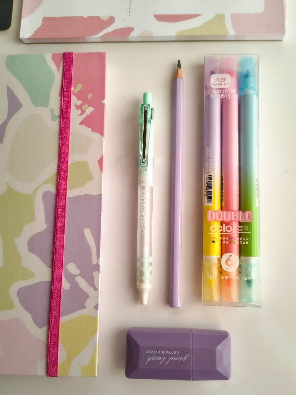 Producto - Combo cuaderno + organizador semanal + accesorios - Multicolor - 1