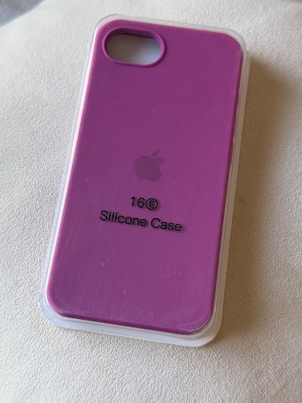 Producto - Silicone case violeta iphone 16 e