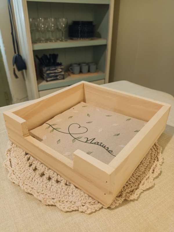 Producto - Servilletero de pino "Brote"