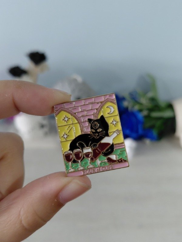 Producto - Pin metalizado - Carta de tarot "Four of cups" #1412