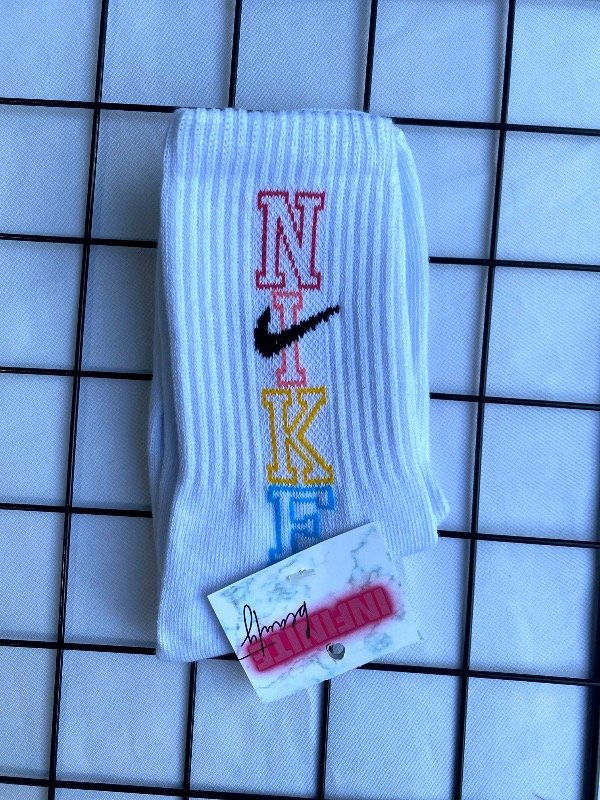 Producto - Medias 3/4, nike blancas con colores