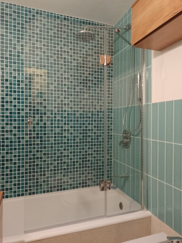 Producto - Mampara 1 Paño Fijo mas 1 Rebatible Vidrio Templado Sobre Bañera