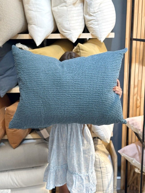 Producto - Almohadón Waffle azul 70x50cm