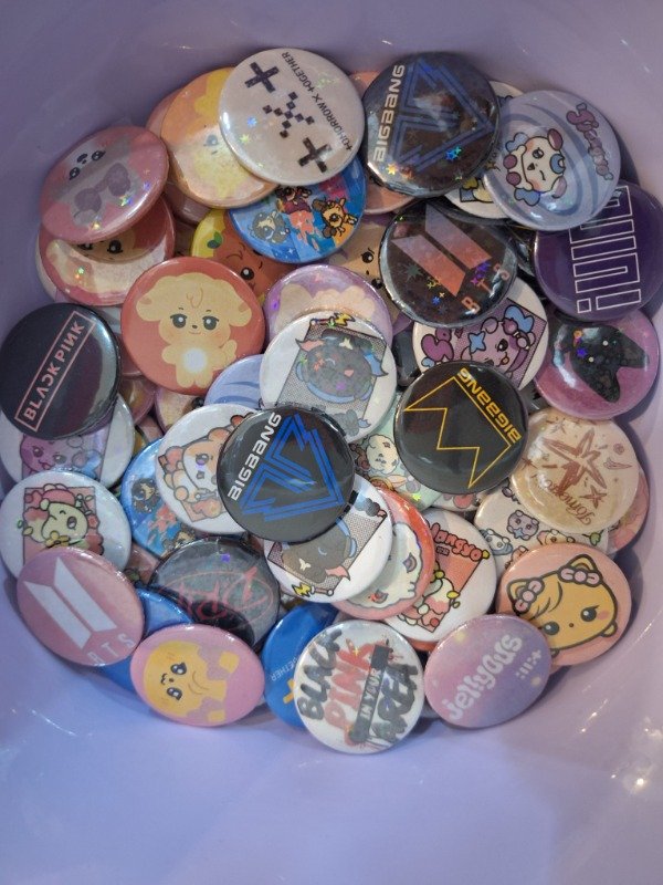 Producto - Pins kpop