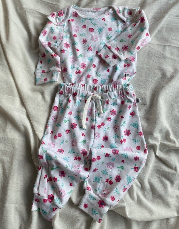 Producto - CONJUNTO FLOREADO