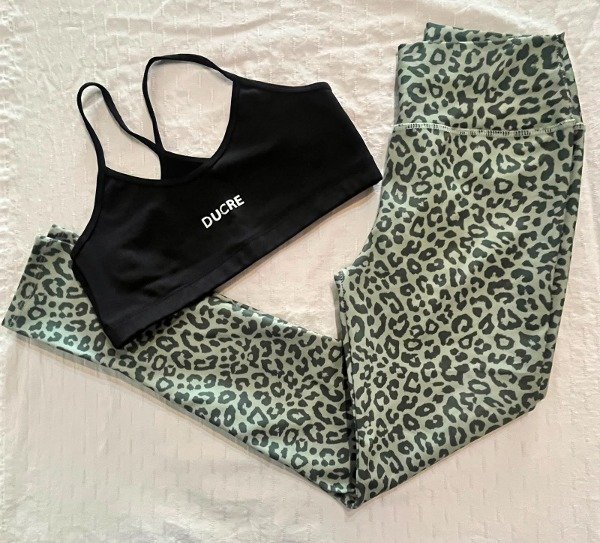 Producto - Conjunto PRINT verde y top tiras negro