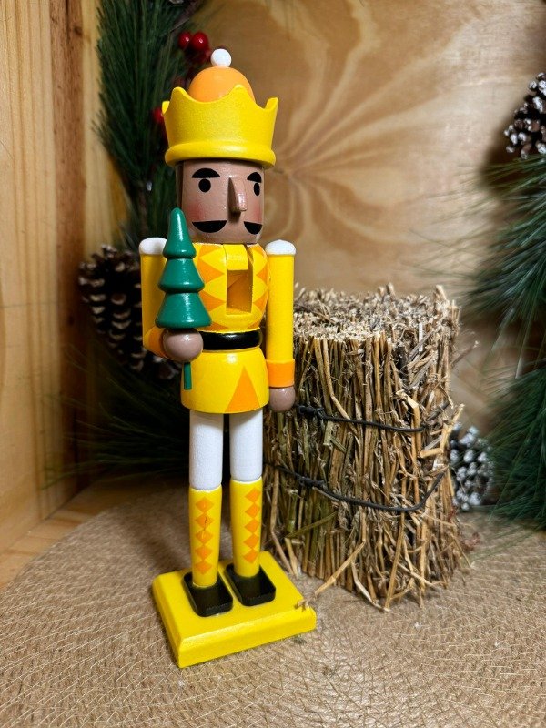 Producto - Cascanuez 25 cm amarillo (Efectivo: 27.920)