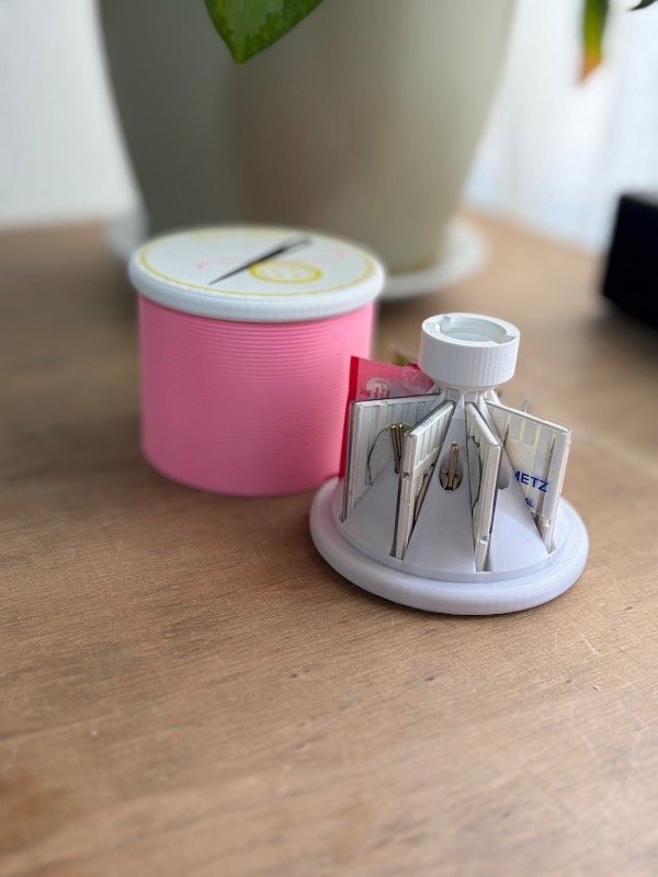 Producto - Bobina organizadora para agujas de máquina