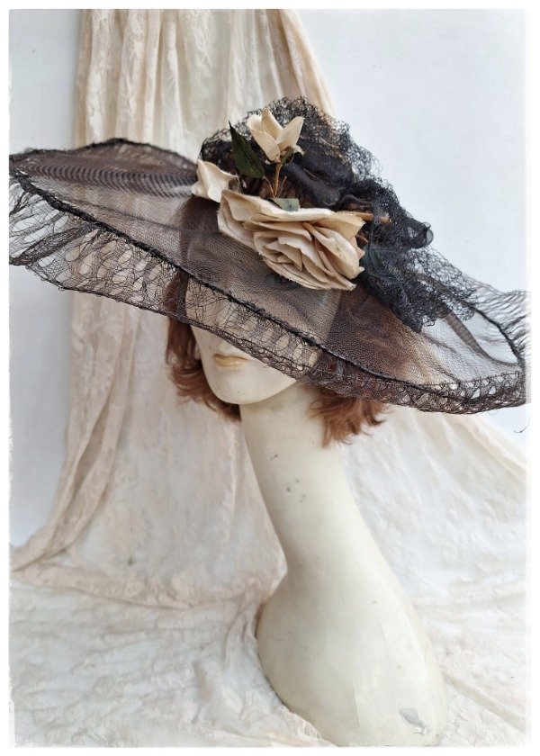 Producto - Capelina de Crim Negro de Ala grande