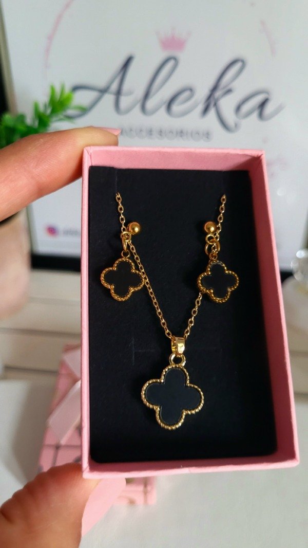 Producto - Conjunto collar y aros van cleef negro de acero dorado - 2