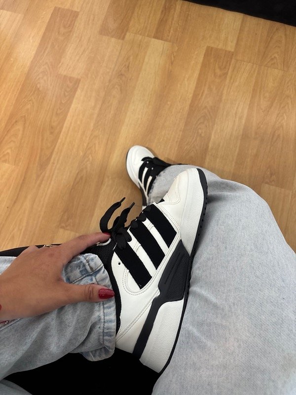 Producto - Forum 2000 blanca y negra