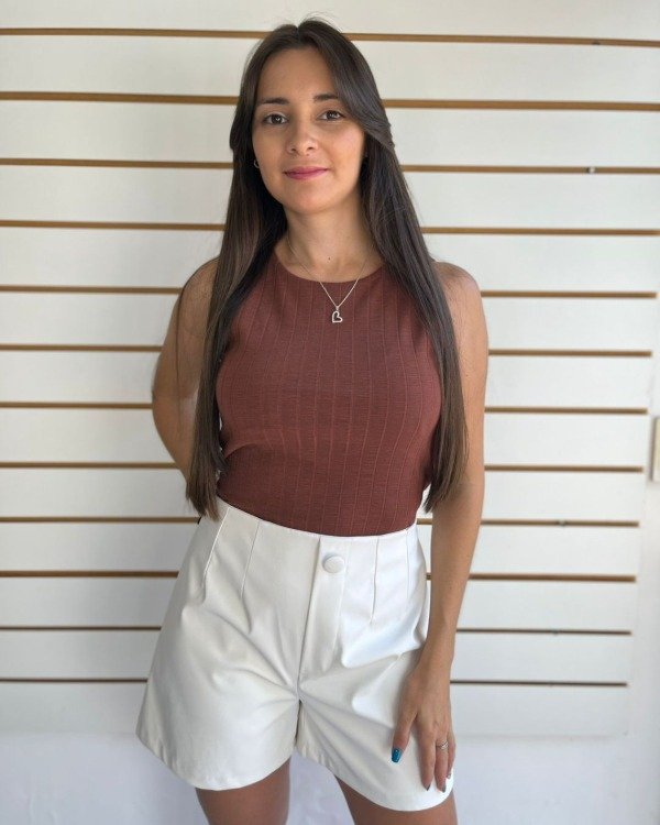 Producto - SHORT ENGOMADO CON BOTONES