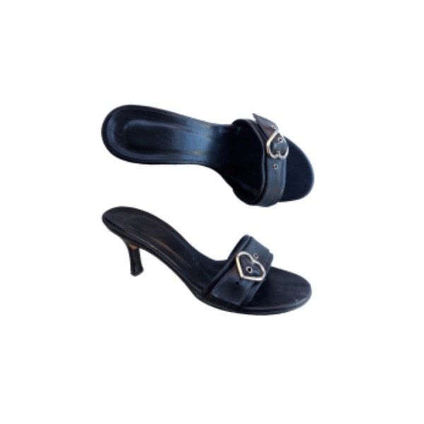 Producto - HEART-SHAPED BUCKLE KITTEN HEELS