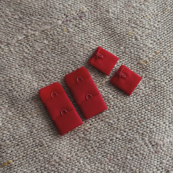 Producto - Broche de tela 2 cm x 10 unidades - Rojo