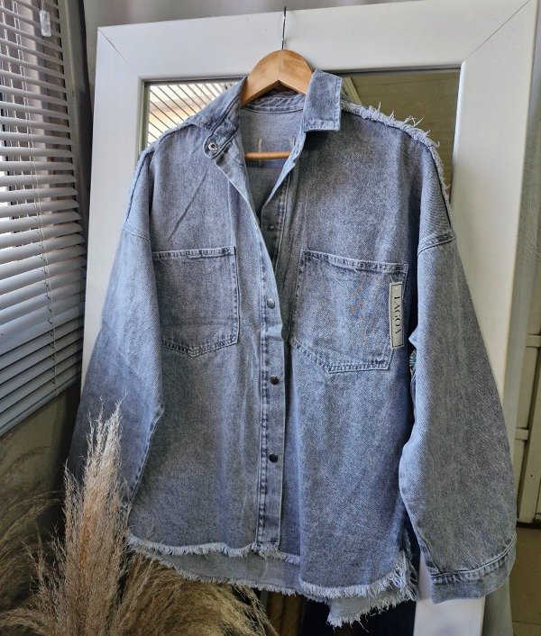 Producto - Campera de jeans overside gris nevado