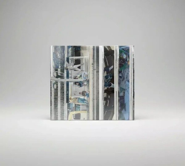 Producto - CORTIS - COLOR OUTSIDE THE LINES Scene 1