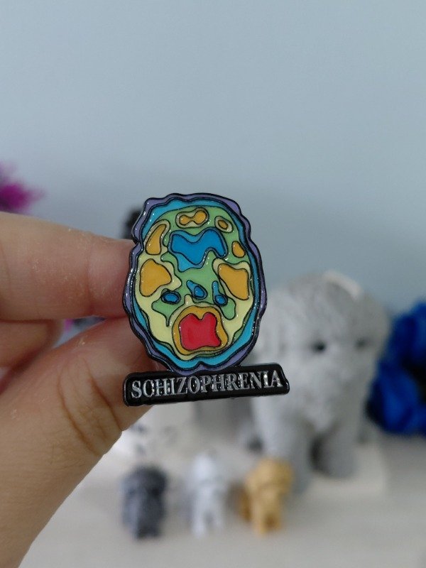 Producto - Pin metalizado - Medicina "Cerebro con esquizofrenia" #2638