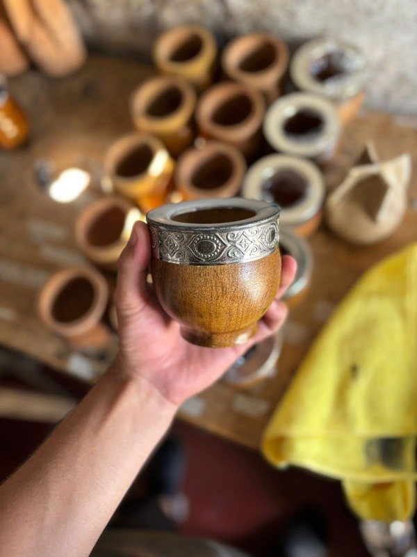 Producto - imperial algarrobo laqueado, virola de acero lisa