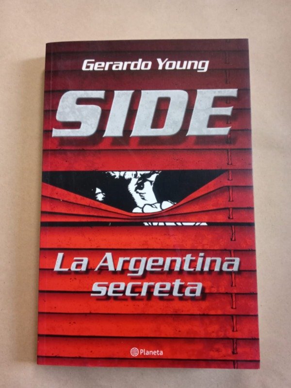 Producto - Side La argentina secreta - Gerardo Young - Planeta 2006