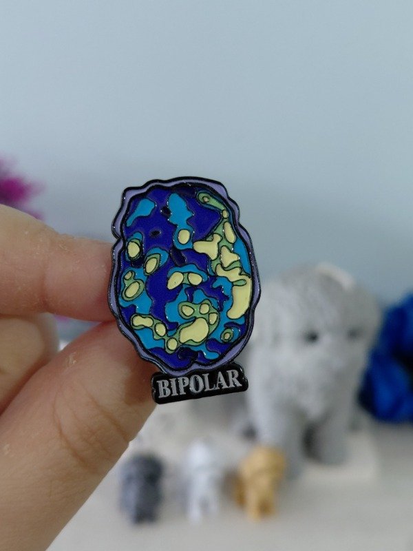 Producto - Pin metalizado - Medicina "Cerebro bipolar" #2637
