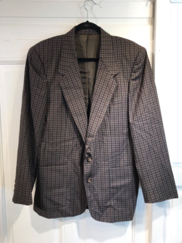 Producto - Saco CHRISTIAN DIOR cuadrille Talle 50- PRECIO: 35x