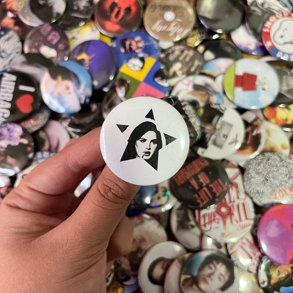 Producto - Pin lana del rey estrella