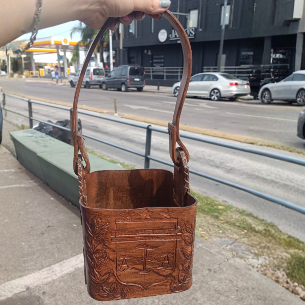 Producto - MATERA DE CUERO REPUJADO AFA