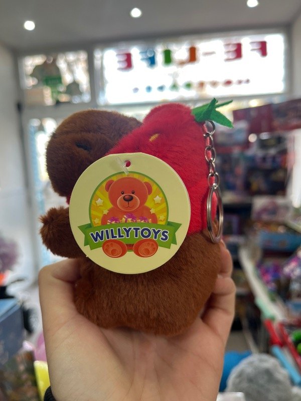 Producto - Llavero Capybara frutilla - 1