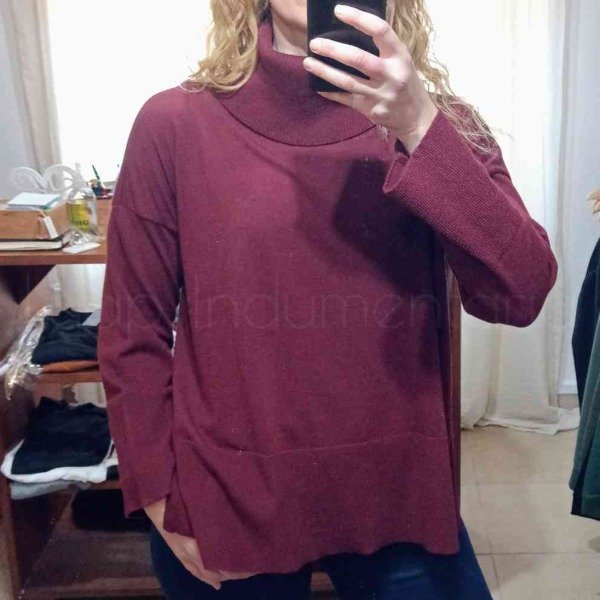 Producto - Polerón Lorna bordó